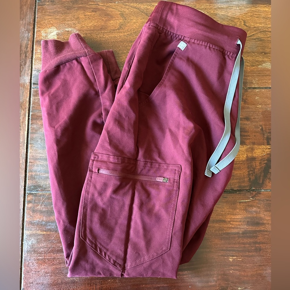 FIGS Technical Collection Zamora Jogger Scrub Pants | Burgundy | Size Small